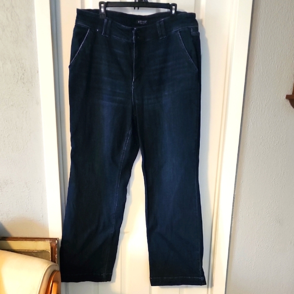 Judy Blue Lily Full Size Relaxed Fit Jeans